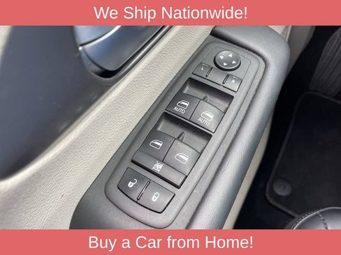 Used 2024 Chrysler Pacifica Touring-L FWD image 32