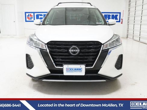 Used 2023 Nissan Kicks SV w/ Exterior Package FWD image 2