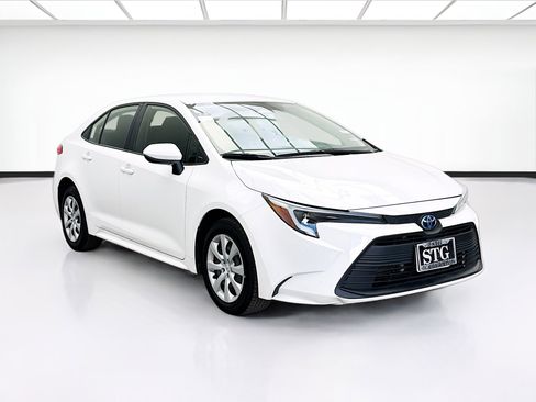Used 2024 Toyota Corolla LE FWD image 3