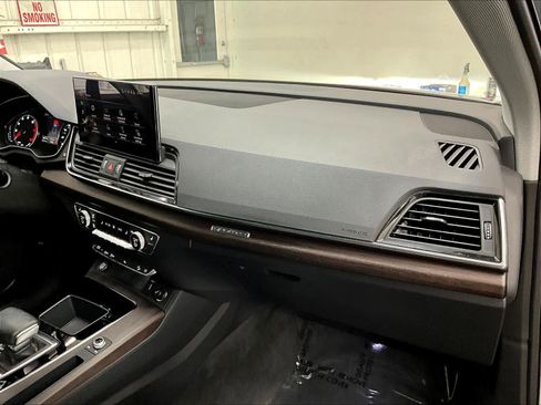 Used 2023 Audi Q5 2.0T Premium w/ Convenience Package AWD/4WD image 19