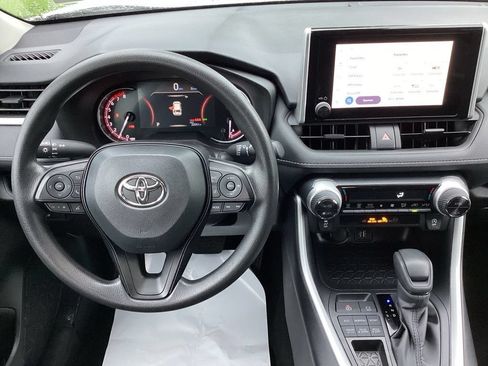 Used 2025 Toyota RAV4 XLE AWD/4WD image 16