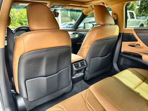 Used 2024 Lexus ES 350 Ultra Luxury w/ Accessory Package (Z2) FWD image 18