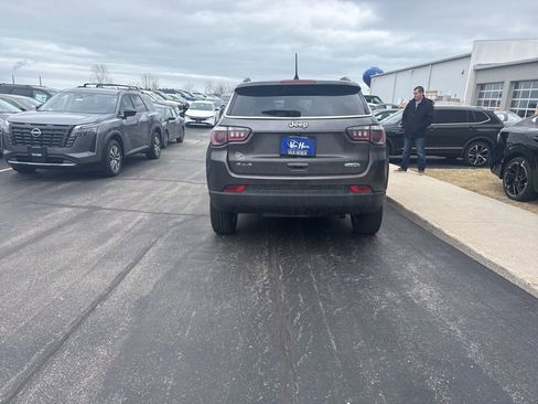 Used 2018 Jeep Compass Latitude w/ Popular Equipment Group image 5