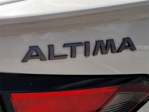Used 2024 Nissan Altima 2.0 SR image 17