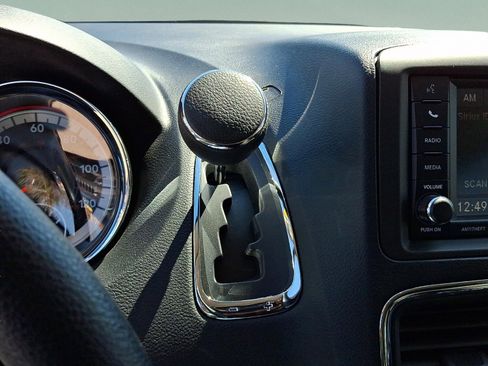 Certified 2018 Dodge Grand Caravan SE w/ UConnect Hands-Free Group FWD image 15