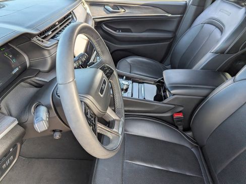 Used 2023 Jeep Grand Cherokee Overland image 23