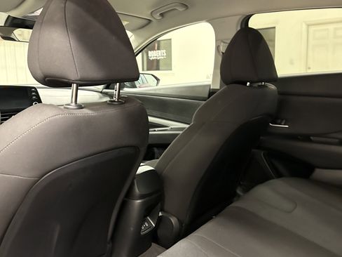 Used 2025 Hyundai Elantra SE image 13
