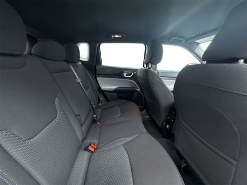 Used 2024 Jeep Compass Sport image 31