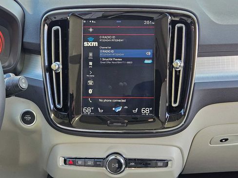 Used 2021 Volvo XC40 T5 Momentum w/ Protection Package Premier image 30