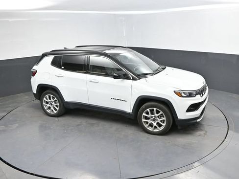 Used 2025 Jeep Compass Limited AWD/4WD image 37