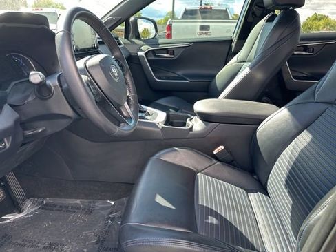 Used 2020 Toyota RAV4 XSE image 18