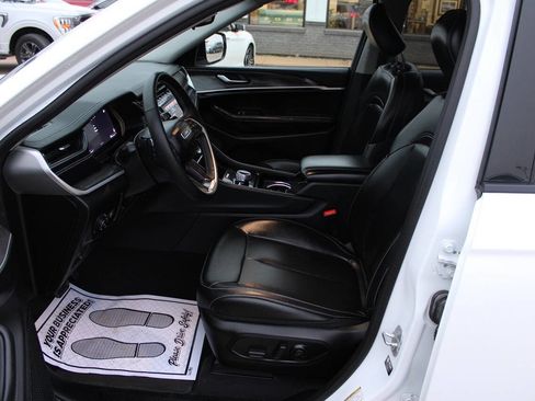 Used 2023 Jeep Grand Cherokee L Limited image 14