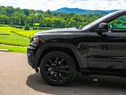Used 2020 Jeep Grand Cherokee Altitude AWD/4WD image 10