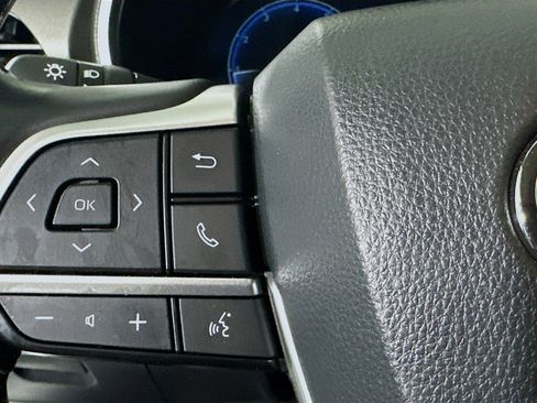 Used 2024 Toyota Highlander Limited image 16