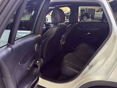 Used 2018 Mercedes-Benz GLC 300 4MATIC w/ Premium Package image 25