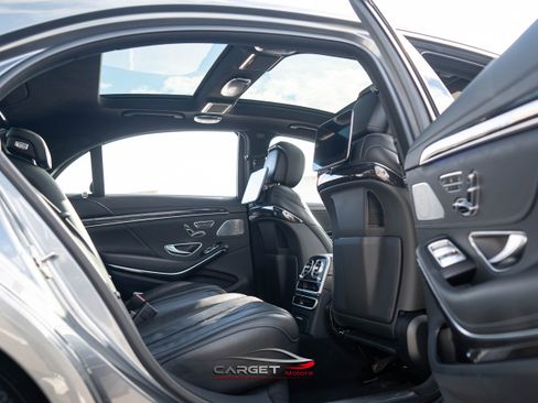 Used 2019 Mercedes-Benz S 560 4MATIC Sedan w/ Premium Package image 19