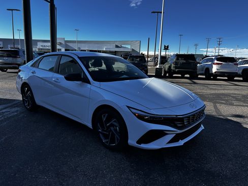 Used 2025 Hyundai Elantra SEL w/ Cargo Package image 6