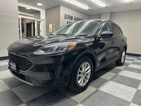 Used 2021 Ford Escape SE image 2