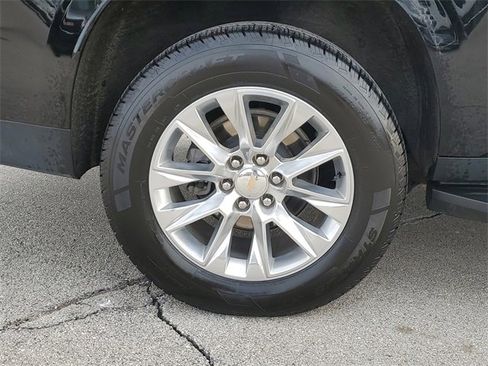 Used 2024 Chevrolet Suburban Premier image 7