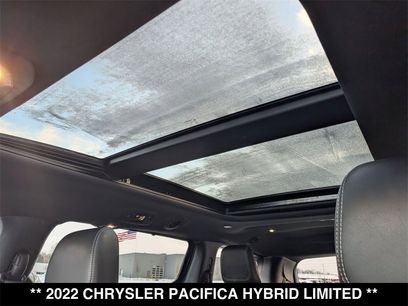 Used 2022 Chrysler Pacifica Limited w/ Uconnect Theater Family Group