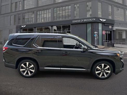 Used 2023 Honda Pilot Elite image 2
