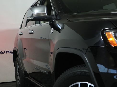 Used 2017 Jeep Grand Cherokee Limited image 3