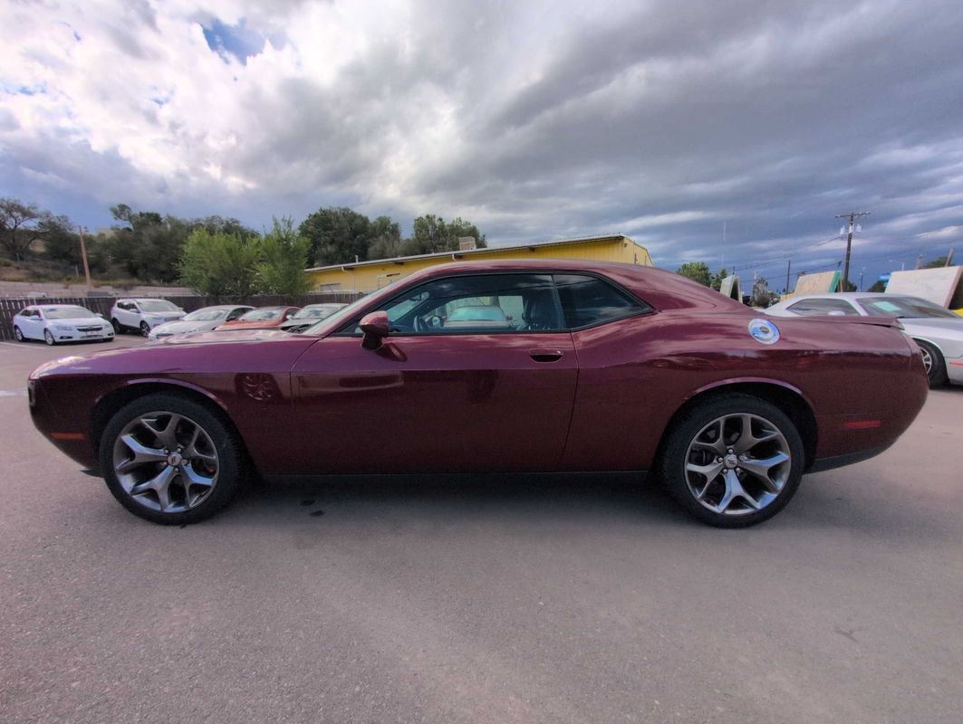 Used 2017 Dodge Challenger SXT Plus RWD image 4