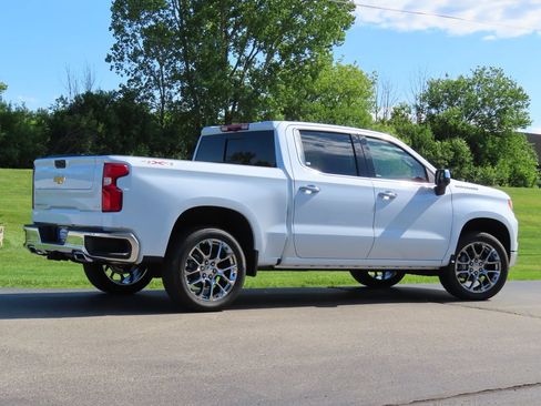 New 2026 Chevrolet Silverado 1500 LTZ w/ LTZ Premium Package AWD/4WD image 3