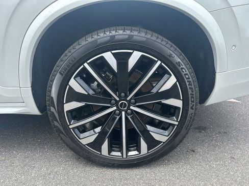 Certified 2025 Volvo XC90 B6 Plus AWD/4WD image 9