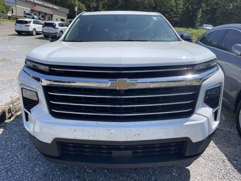 Used 2025 Chevrolet Traverse LT w/ LPO, Floor Liner Package image 2