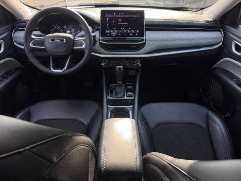 Used 2022 Jeep Compass Latitude image 25