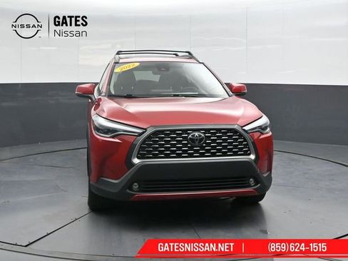 Used 2022 Toyota Corolla Cross XLE w/ Convenience Package image 5