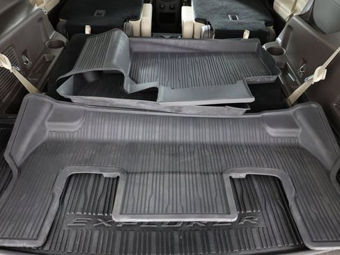 Used 2020 Ford Explorer Platinum w/ Premium Technology Package image 58