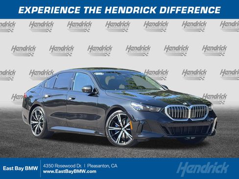 Used 2026 BMW 530i RWD image 1