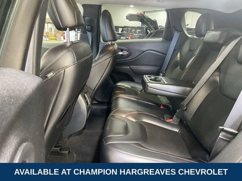 Used 2021 Jeep Cherokee Trailhawk AWD/4WD image 33
