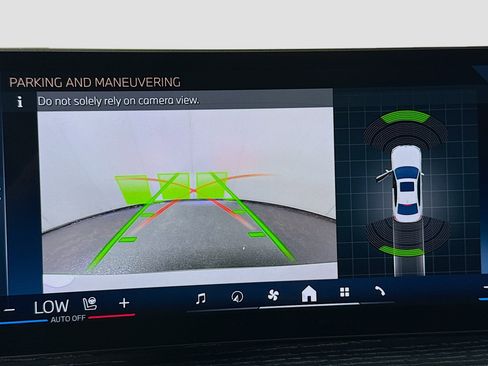 Used 2025 BMW 330i Sedan w/ M Sport Package image 19