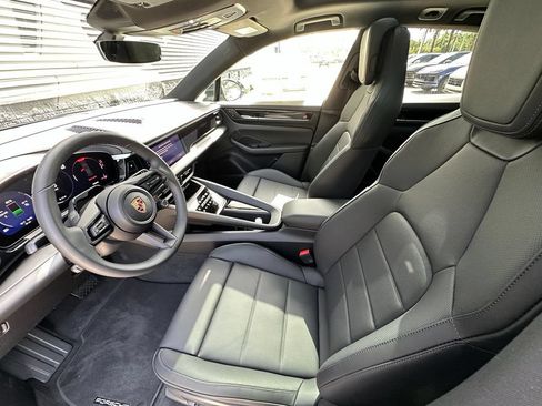 Used 2026 Porsche Macan 4 Electric AWD/4WD image 4