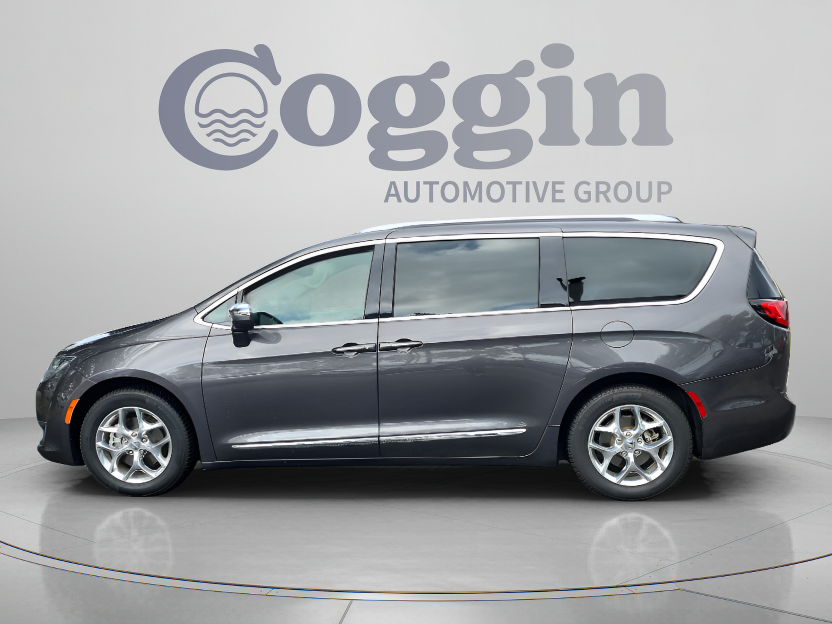 Used 2017 Chrysler Pacifica Limited FWD image 2