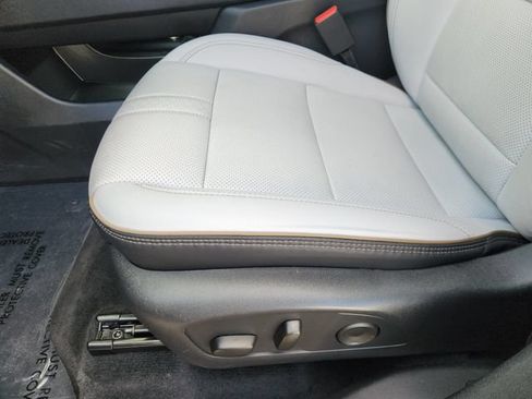 Used 2026 Chevrolet Traverse High Country w/ LPO, Floor Liner Package FWD image 27