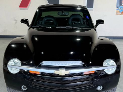 Used 2004 Chevrolet SSR w/ Preferred Equipment Group image 3