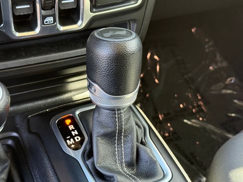 Used 2020 Jeep Wrangler Unlimited Sahara image 32