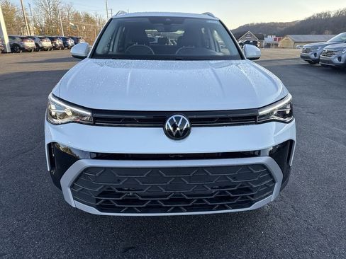 New 2025 Volkswagen Taos SE image 2
