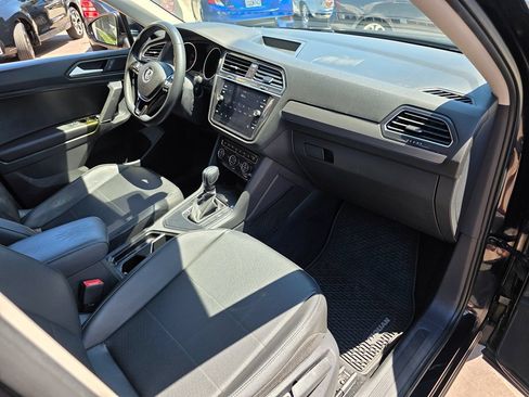 Used 2020 Volkswagen Tiguan SE w/ Panoramic Sunroof Package FWD image 14