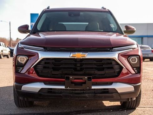 Used 2025 Chevrolet TrailBlazer LT image 2