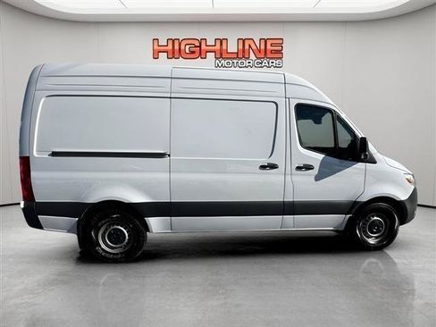 Used 2025 Mercedes-Benz Sprinter 2500 image 4