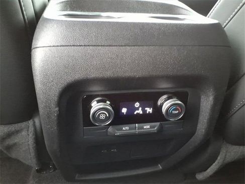 Used 2025 Buick Enclave Preferred image 11