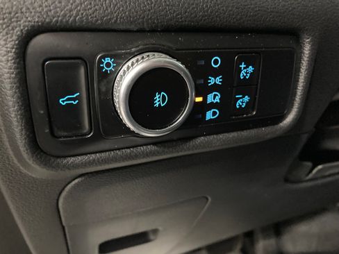 Used 2023 Ford Explorer XLT w/ Equipment Group 202A AWD/4WD image 23