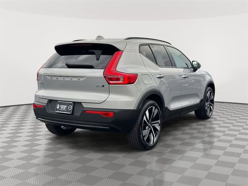 Certified 2025 Volvo XC40 B5 Plus image 4