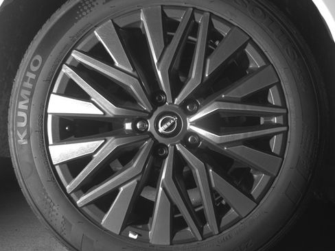 Used 2025 Nissan Altima 2.5 SV image 15