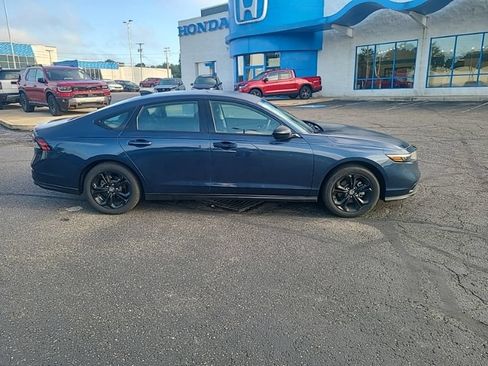Used 2025 Honda Accord SE image 6